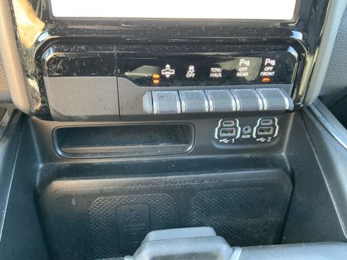 Used 2022 RAM 1500 Laramie AWD/4WD image 46
