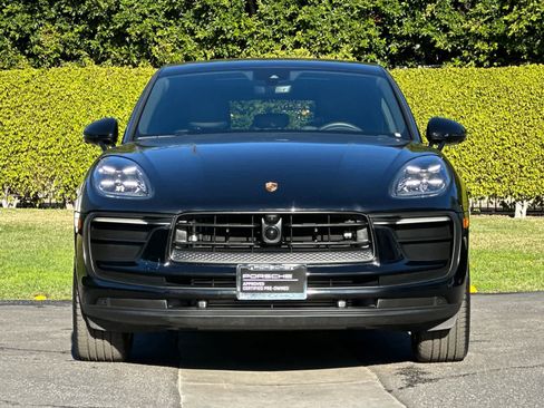 Certified 2025 Porsche Macan image 11