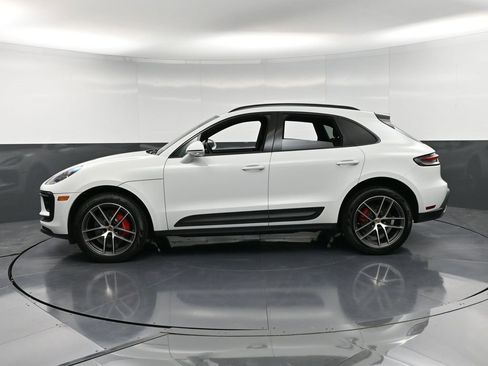 Certified 2022 Porsche Macan S image 2