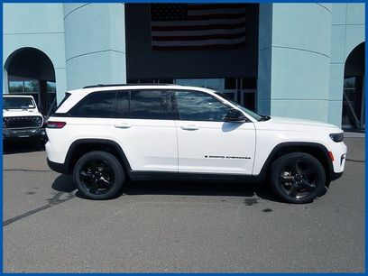 Used 2023 Jeep Grand Cherokee Limited w/ Black Appearance Package