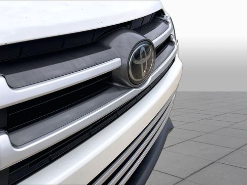 Used 2018 Toyota Highlander XLE FWD image 27