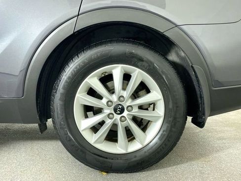 Used 2019 Kia Sorento LX w/ LX Convenience Package image 5