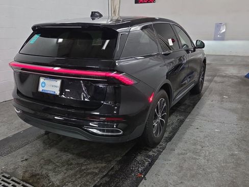 Used 2024 Lincoln Nautilus Premier image 5