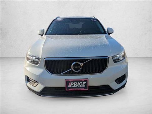 Used 2019 Volvo XC40 T5 Momentum AWD/4WD image 2