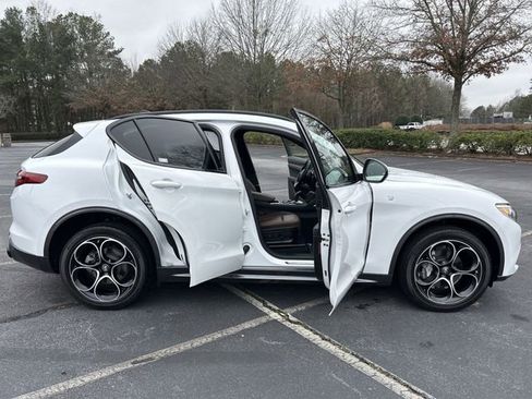 Used 2023 Alfa Romeo Stelvio Ti image 23