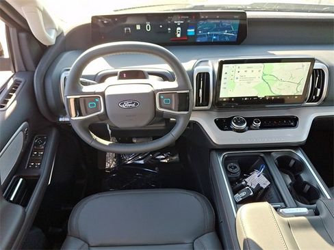 New 2025 Ford Expedition Active image 7