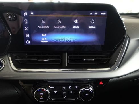 Used 2025 Chevrolet Trax LT FWD image 15