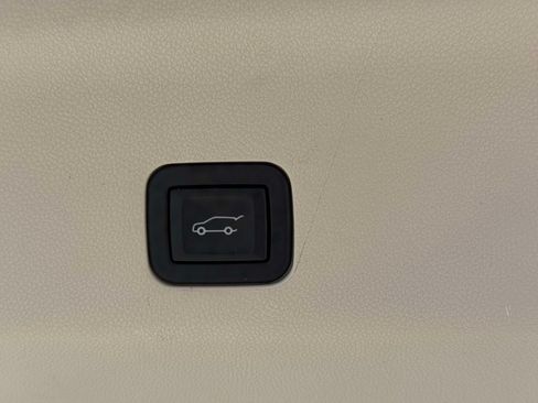 Used 2024 Cadillac Escalade ESV Sport Platinum w/ LPO, ONYX Package AWD/4WD image 19