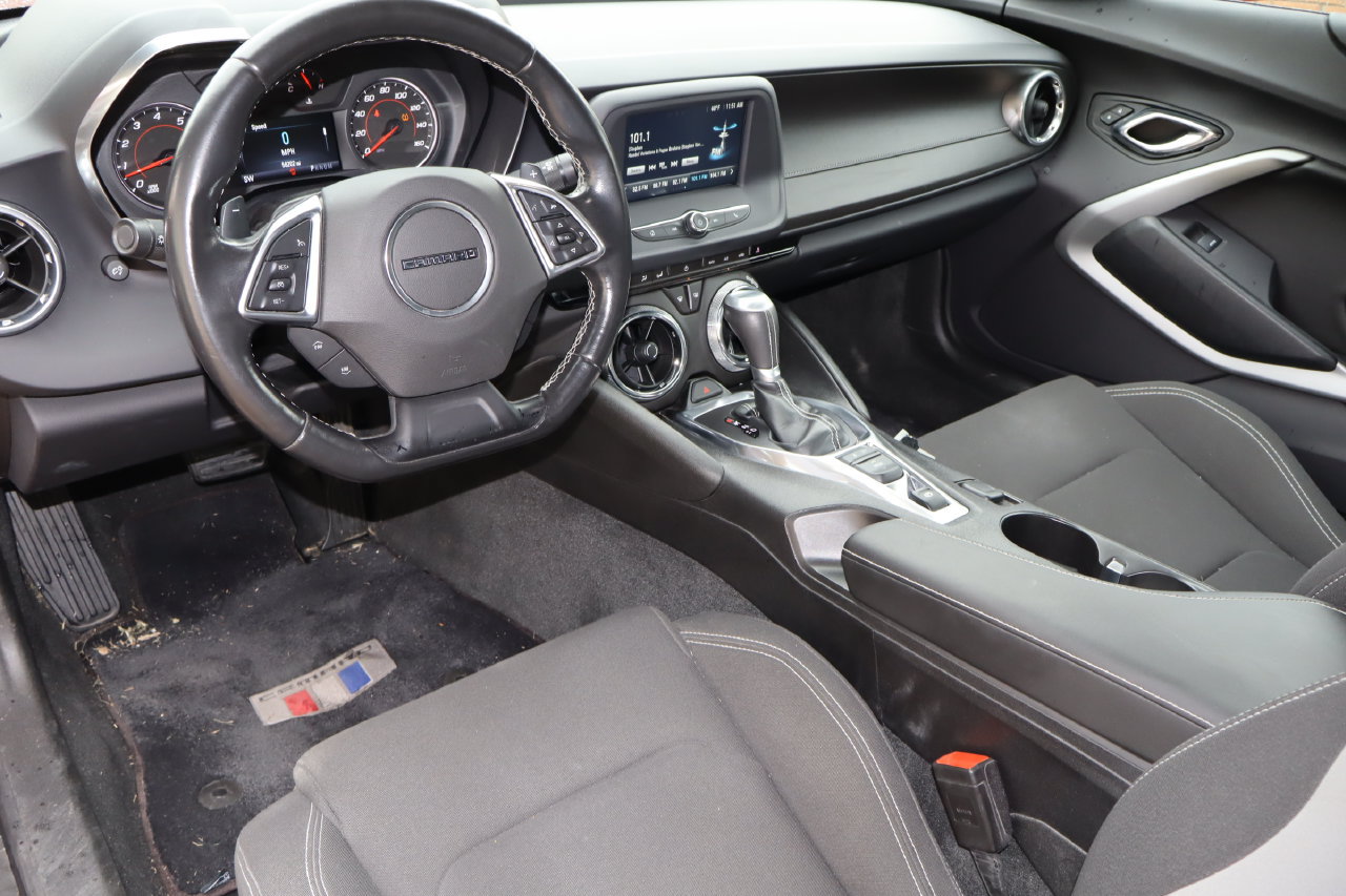 Used 2016 Chevrolet Camaro LT RWD image 4