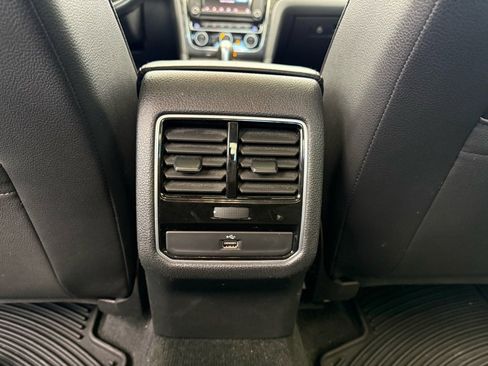 Used 2018 Volkswagen Passat 2.0T SE image 44