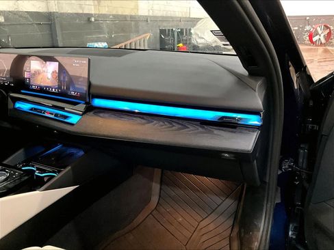 Certified 2026 BMW i5 eDrive40 w/ M Sport Package RWD image 18