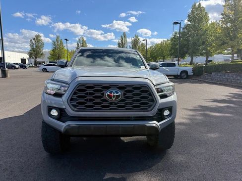 Used 2020 Toyota Tacoma TRD Off-Road w/ TRD Premium Off Road Package AWD/4WD image 2