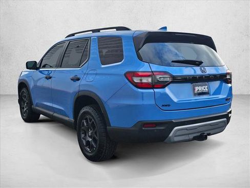 Used 2023 Honda Pilot TrailSport image 3
