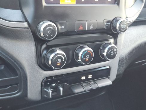 Used 2024 RAM 2500 Tradesman w/ Chrome Appearance Group image 19