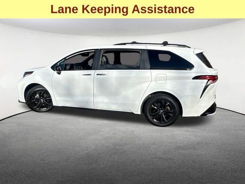 Certified 2025 Toyota Sienna XSE image 8