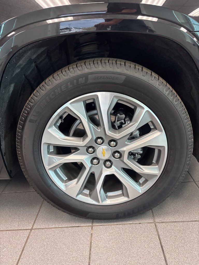 Used 2021 Chevrolet Traverse Premier AWD/4WD image 12