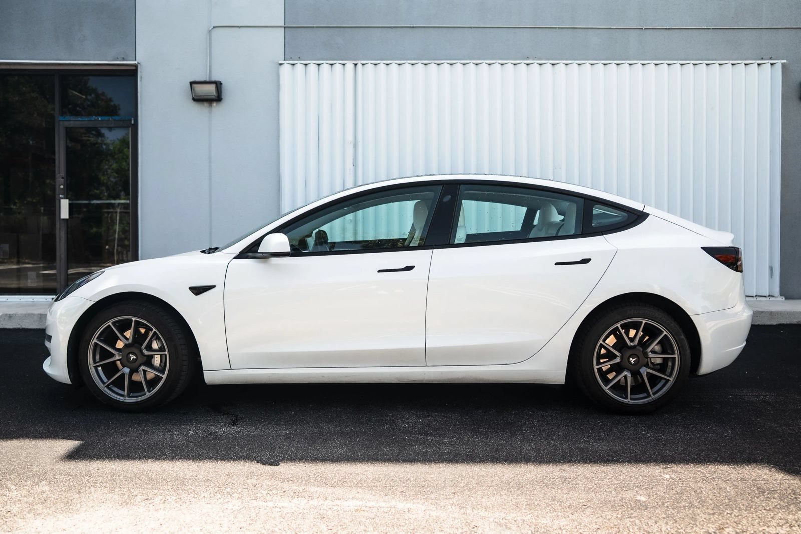 Used 2023 Tesla Model 3 Standard Range RWD image 5