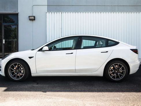 Used 2023 Tesla Model 3 Standard Range RWD image 5