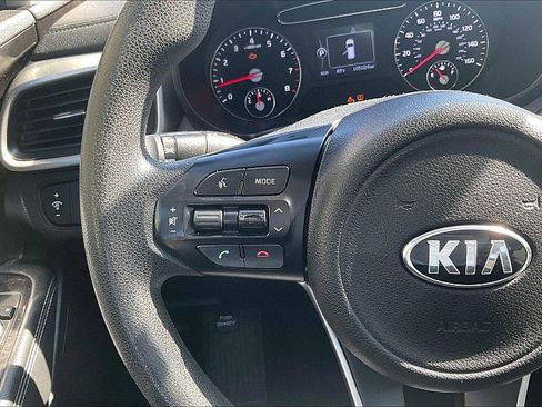 Used 2016 Kia Sorento AWD image 11