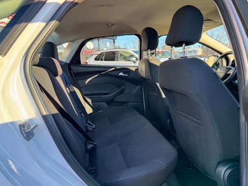 Used 2016 Ford Focus SE w/ Reverse Sensing Package image 14