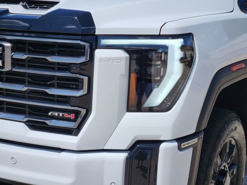Used 2025 GMC Sierra 2500 AT4 w/ AT4 Premium Plus Package AWD/4WD image 9