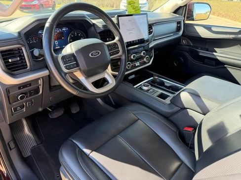 Used 2024 Ford Expedition Max XLT image 11