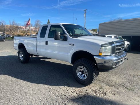 Used 2002 Ford F350 XLT image 2