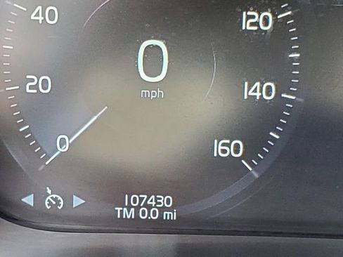 Used 2019 Volvo XC60 T5 Momentum w/ Multimedia Package image 33