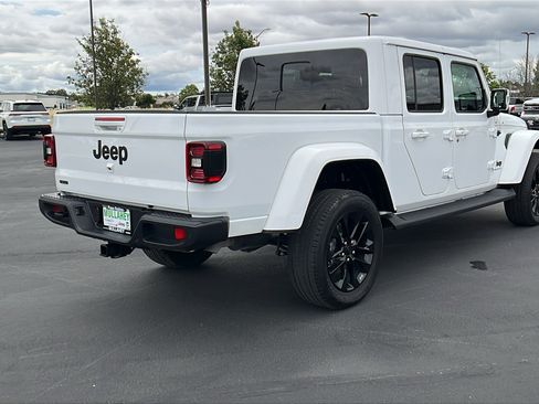 Used 2023 Jeep Gladiator Overland AWD/4WD image 3