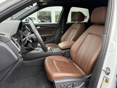 Used 2020 Audi Q5 2.0T Premium w/ Convenience Package AWD/4WD image 16