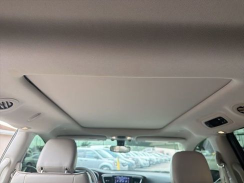 Used 2020 Chrysler Pacifica Limited image 16