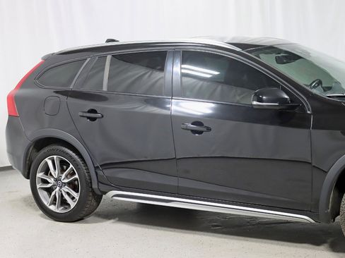 Used 2018 Volvo V60 T5 Cross Country w/ Convenience Package AWD/4WD image 3