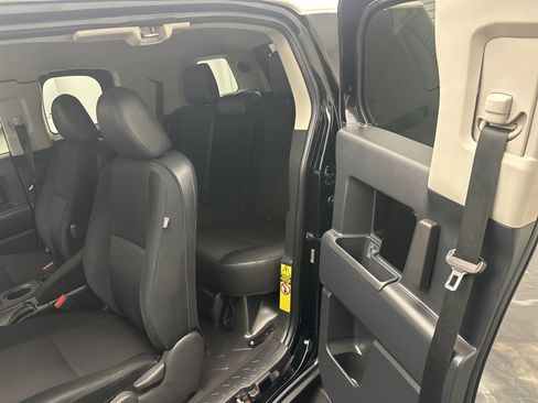 Used 2011 Toyota FJ Cruiser 4WD image 6