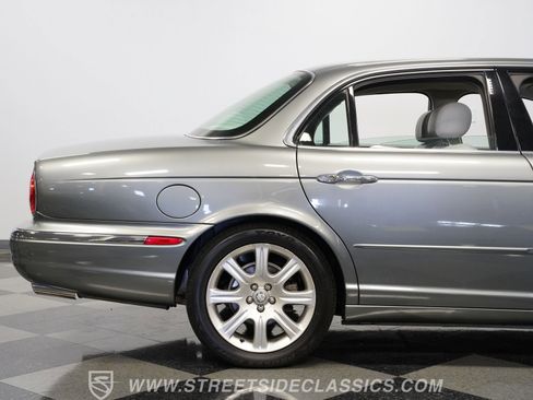 Used 2004 Jaguar XJ8 image 29