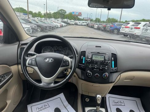 Used 2009 Hyundai Elantra FWD image 16