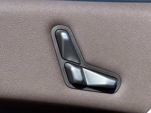 Used 2025 BMW iX xDrive50 w/ Sport Package image 20