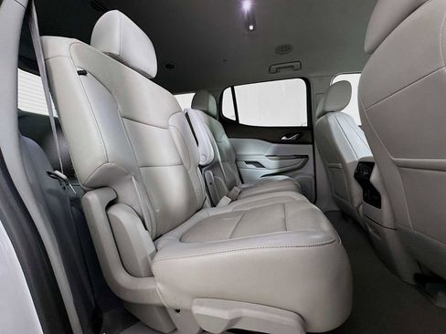 Used 2020 GMC Acadia SLT image 25