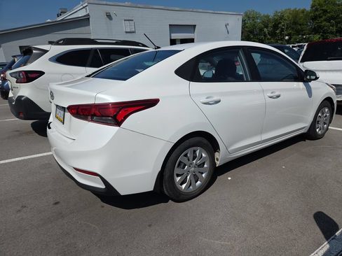 Used 2018 Hyundai Accent SE FWD image 2