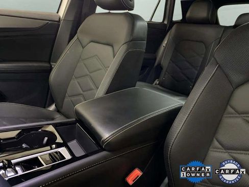 Used 2025 Volkswagen Atlas Cross Sport SE w/ Black Wheel Package image 59