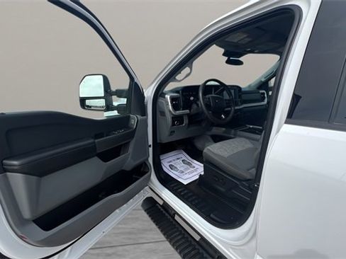 Used 2025 Ford F250 XLT w/ FX4 Off-Road Package image 32