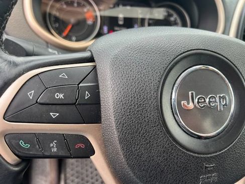 Used 2016 Jeep Cherokee Latitude w/ Cold Weather Group AWD/4WD image 20
