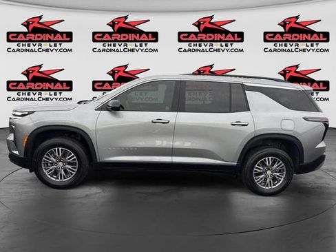 Used 2025 Chevrolet Traverse LT w/ Driver Confidence Package FWD image 8