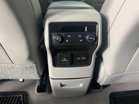 Used 2020 GMC Acadia SLT w/ Premium Package image 34