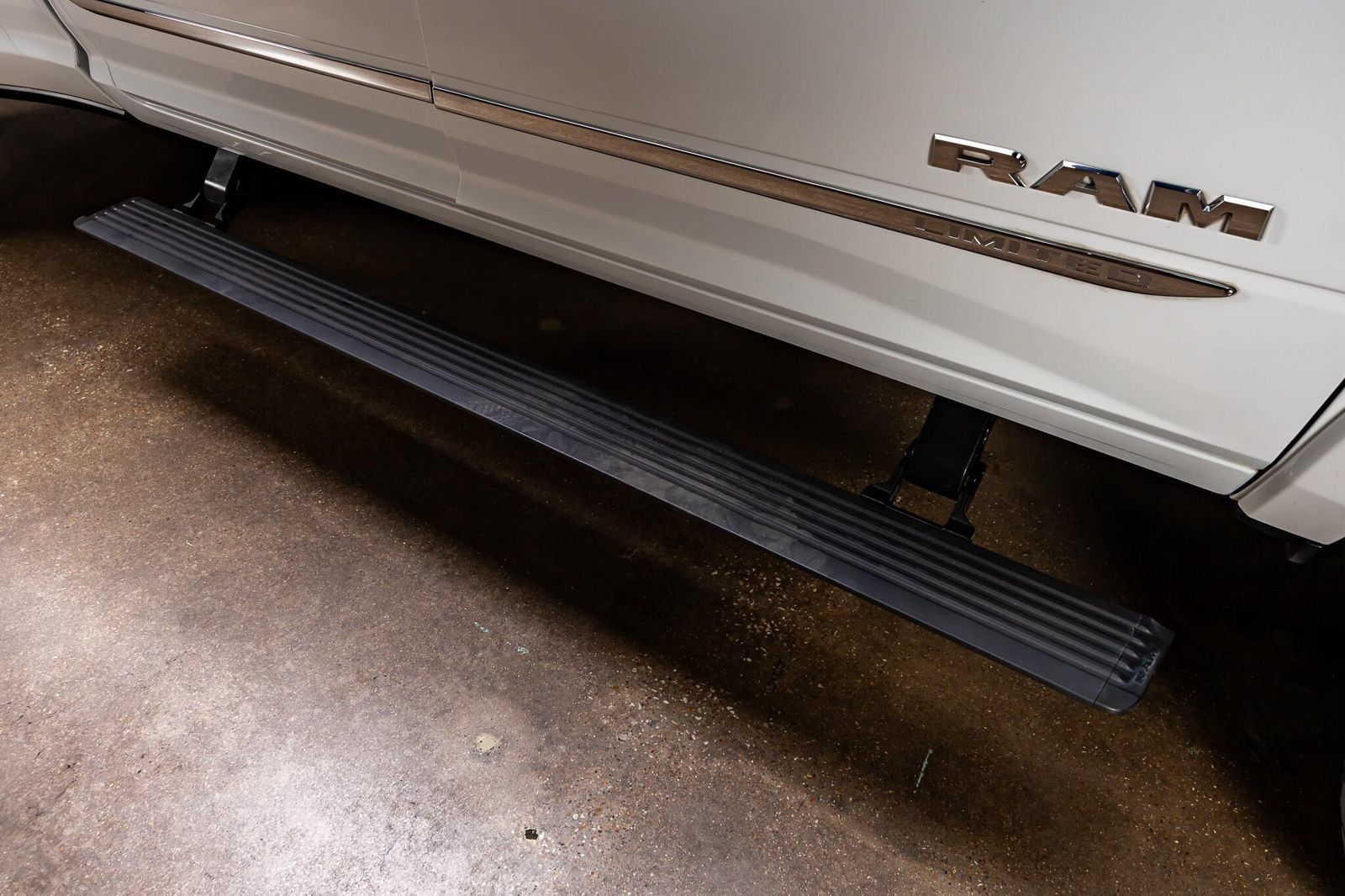 Used 2022 RAM 3500 Limited AWD/4WD image 13