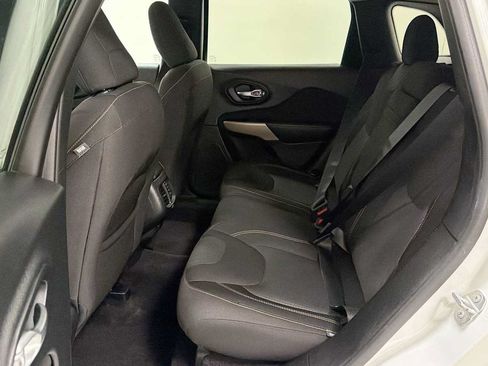 Used 2017 Jeep Cherokee Latitude AWD/4WD image 24
