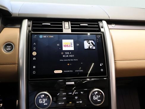 Certified 2025 Land Rover Discovery Metropolitan Edition image 47