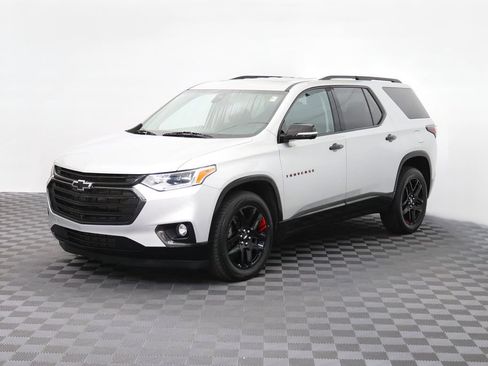 Used 2020 Chevrolet Traverse Premier w/ Redline Edition AWD/4WD image 3