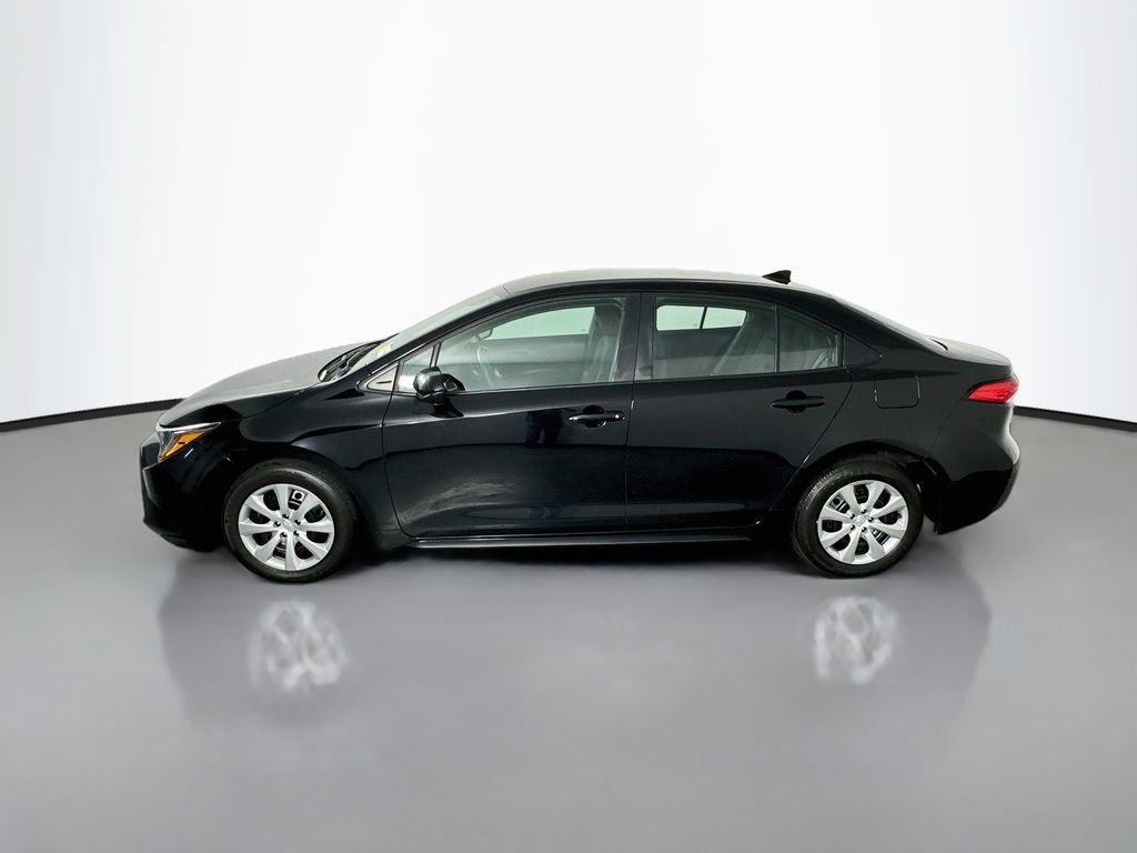 Used 2025 Toyota Corolla LE FWD image 4