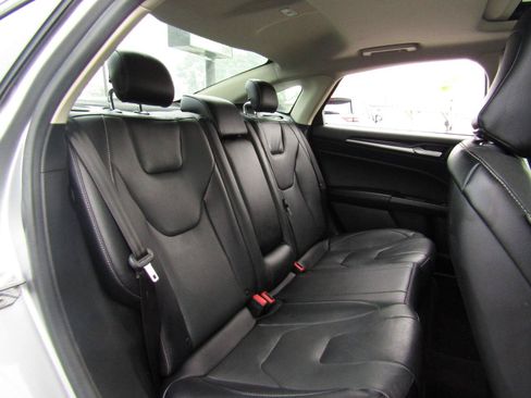 Used 2020 Ford Fusion Titanium AWD/4WD image 22