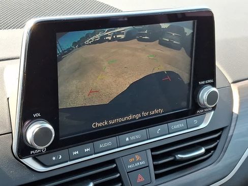 Used 2025 Nissan Altima 2.5 SV image 16